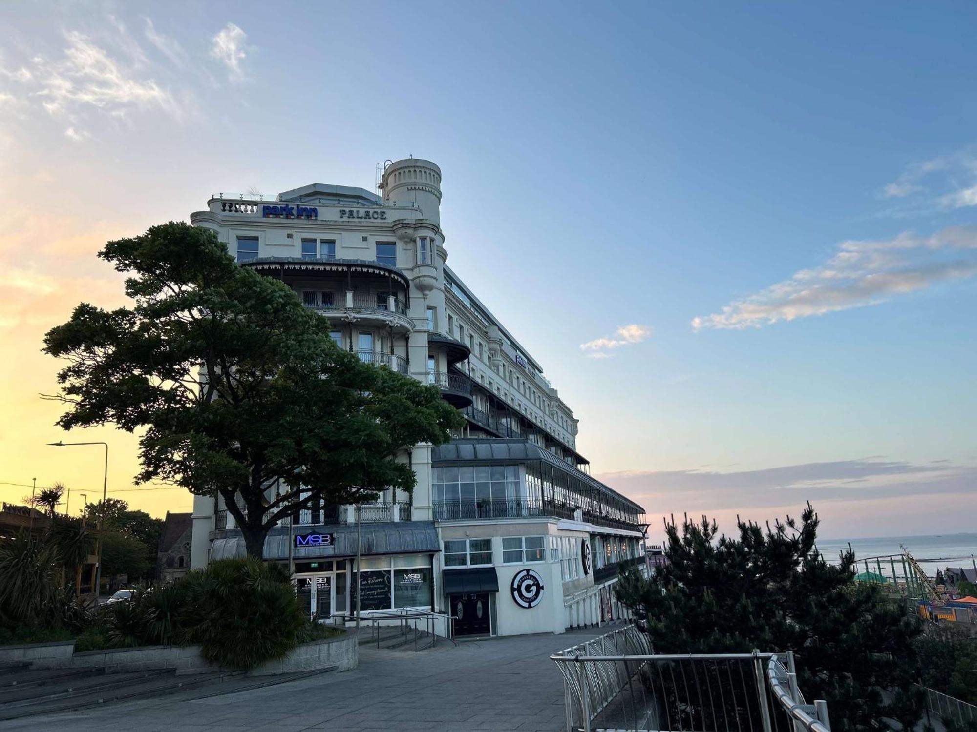 Park Inn By Radisson Palace Southend-on-Sea Extérieur photo