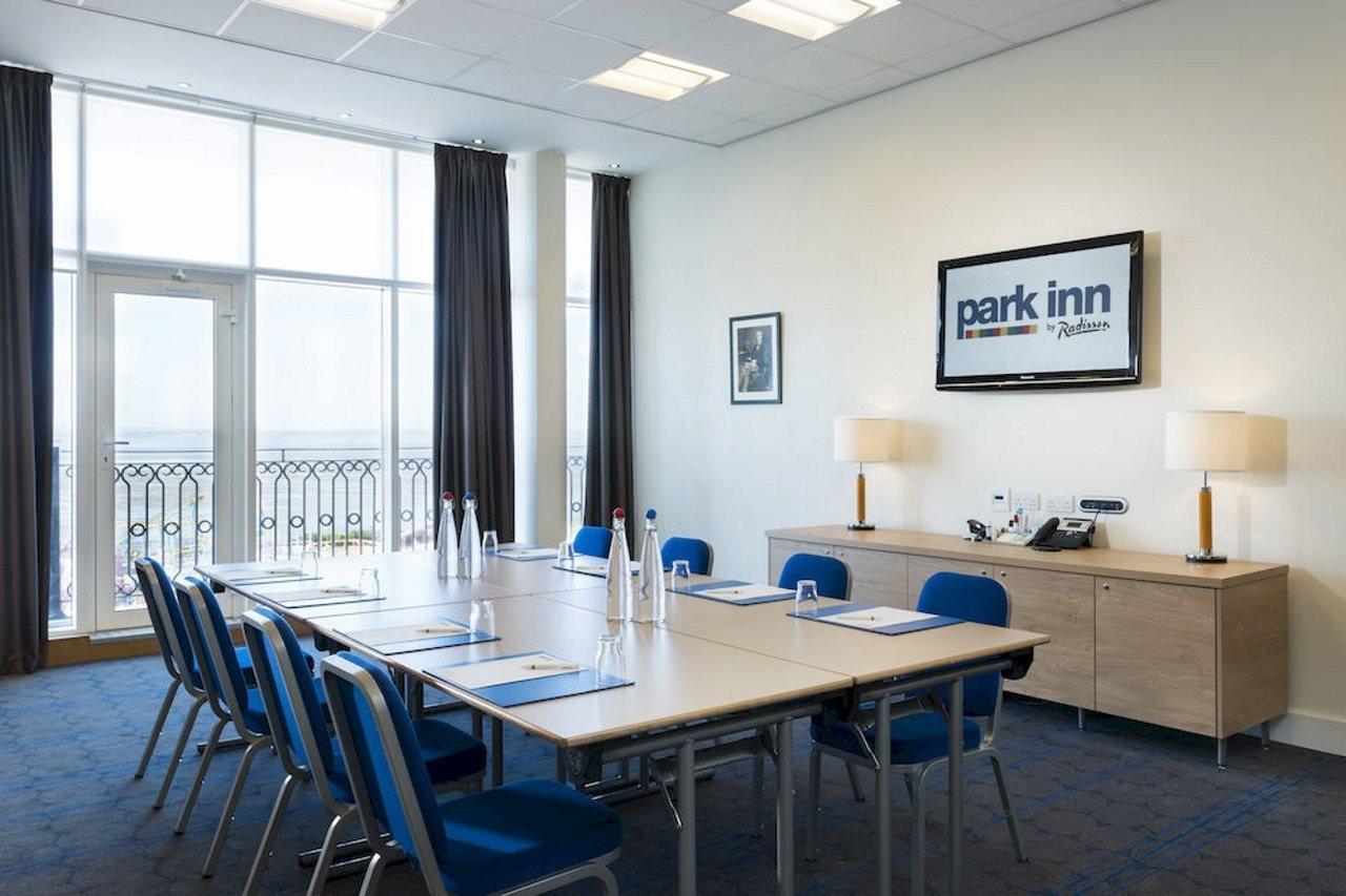 Park Inn By Radisson Palace Southend-on-Sea Extérieur photo